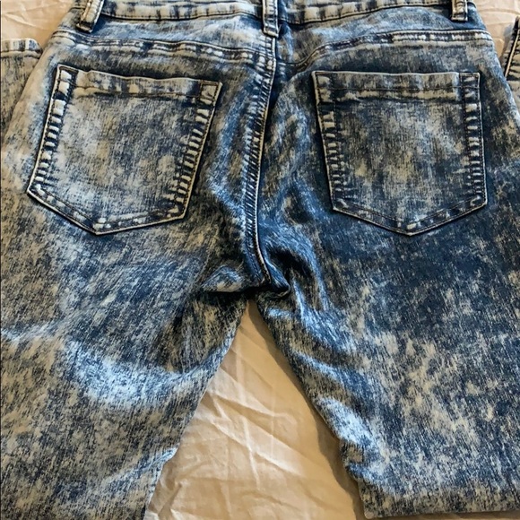 Forever 21 soft and stretchy jean (acid wash) - Picture 4 of 4